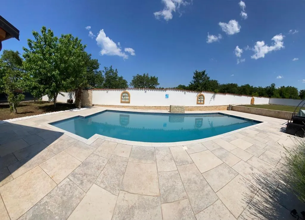 Отель Istrian House With Private Pool Ловречица