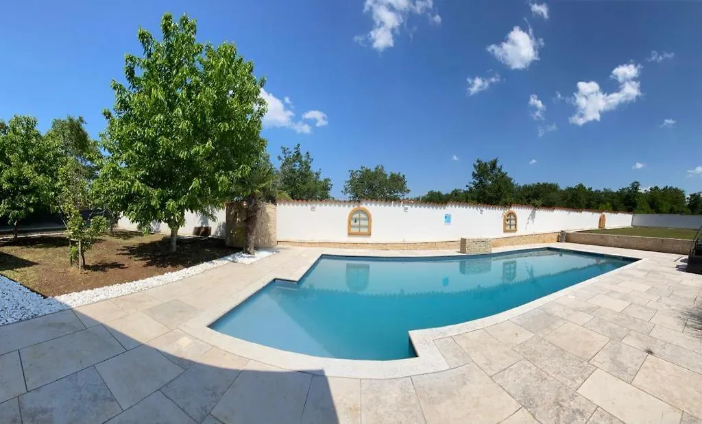 Гостевой дом Отель Istrian House With Private Pool Ловречица