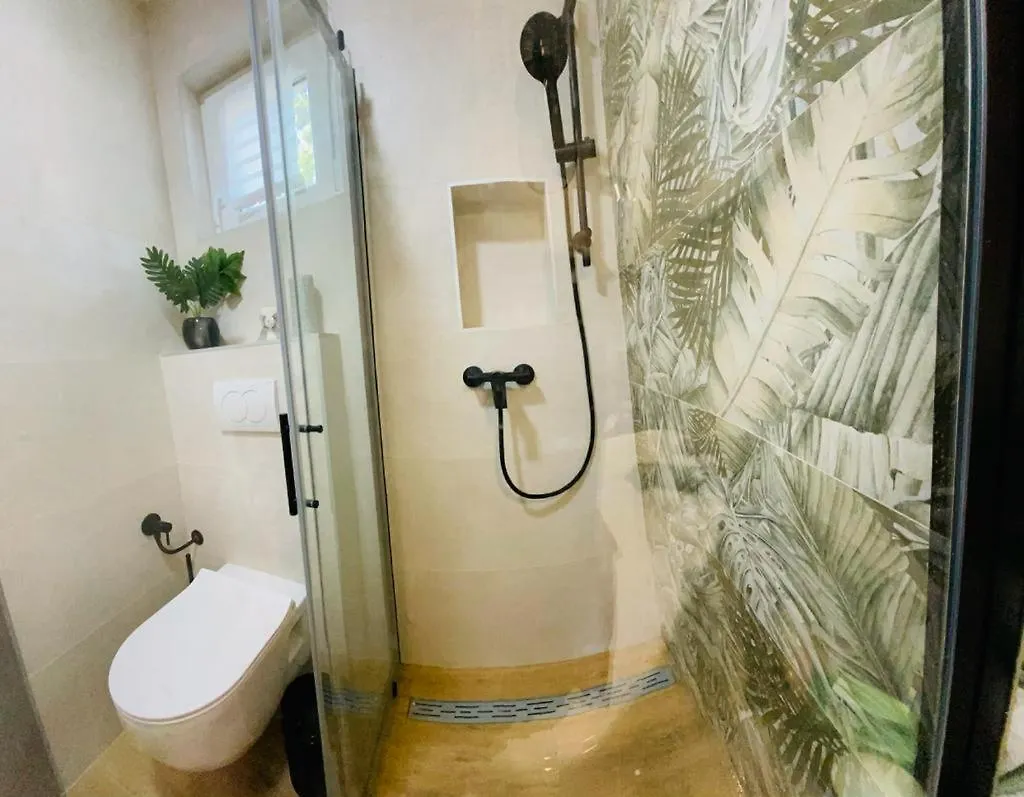 Отель Istrian House With Private Pool Ловречица